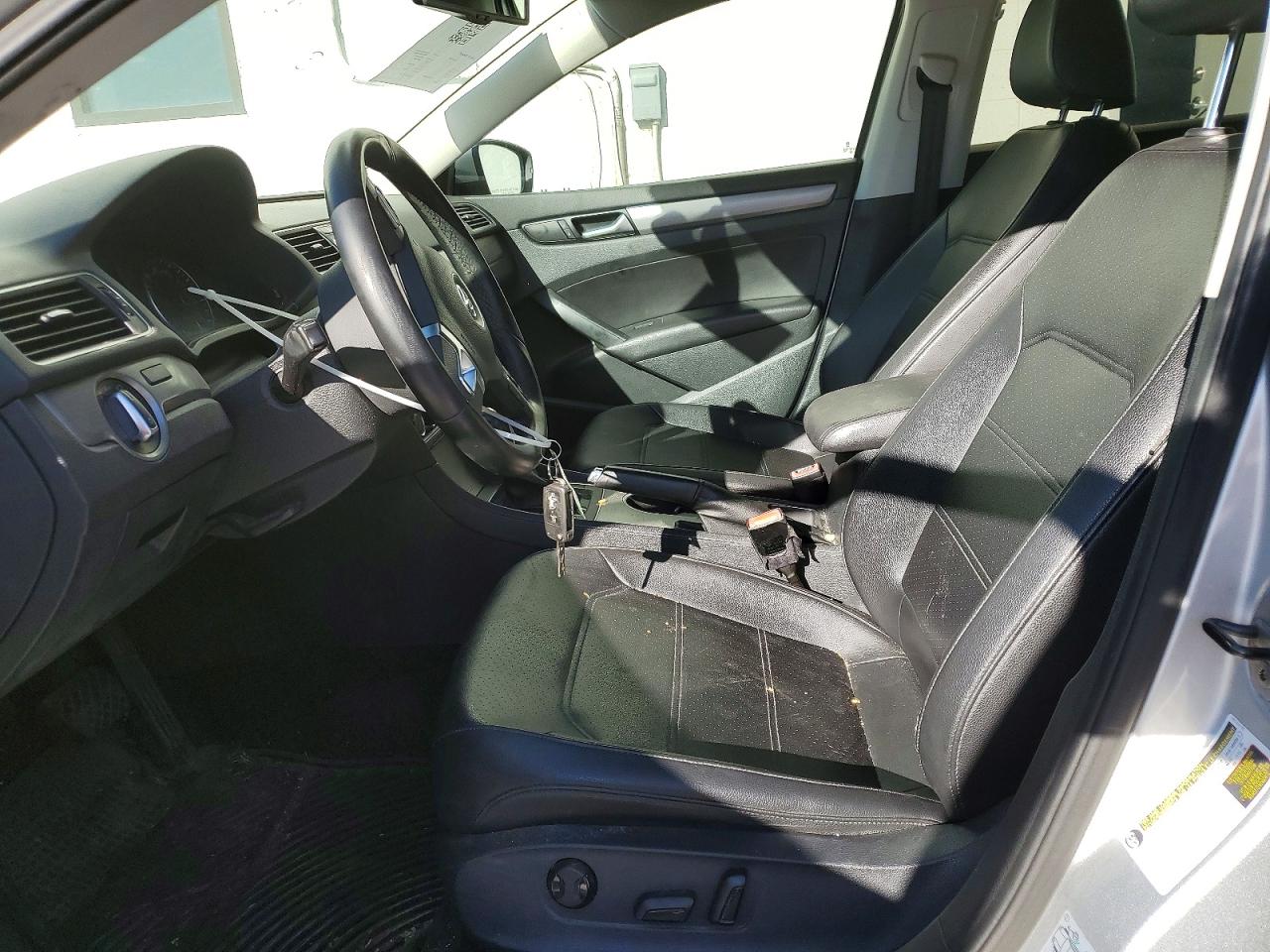 2014 VOLKSWAGEN PASSAT SE photo 19