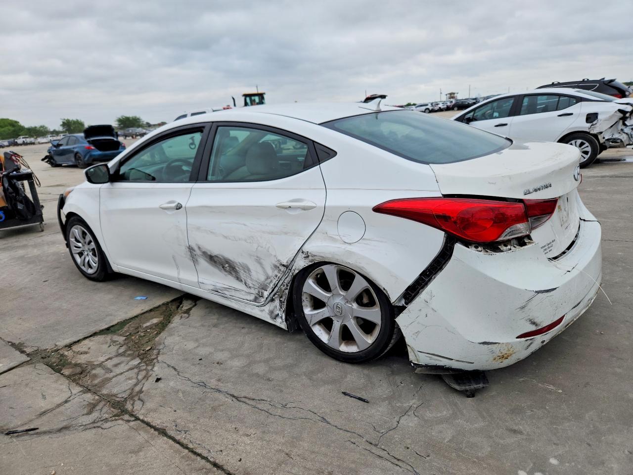 2014 HYUNDAI ELANTRA SE photo 4