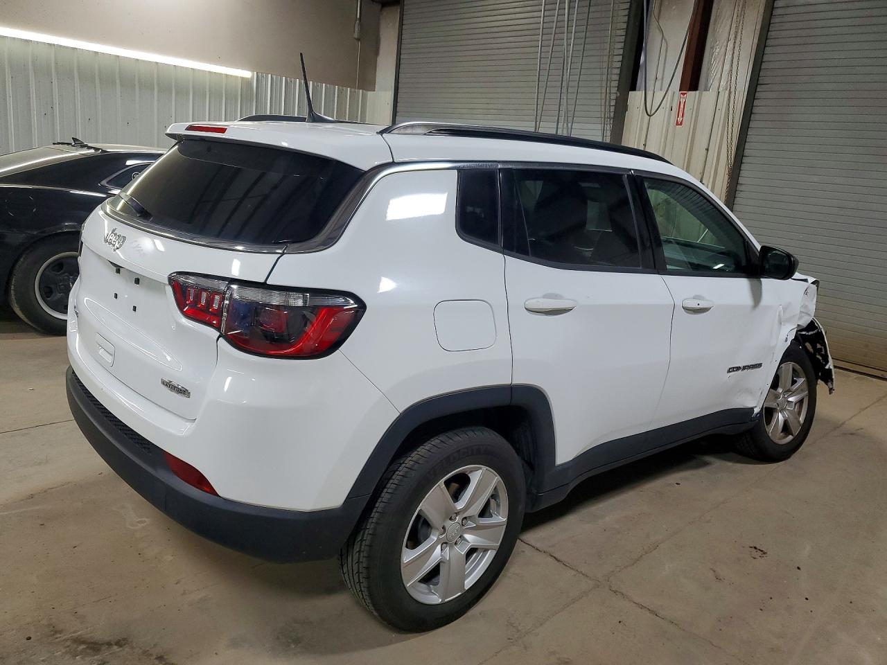 2022 JEEP COMPASS LATITUDE photo 3