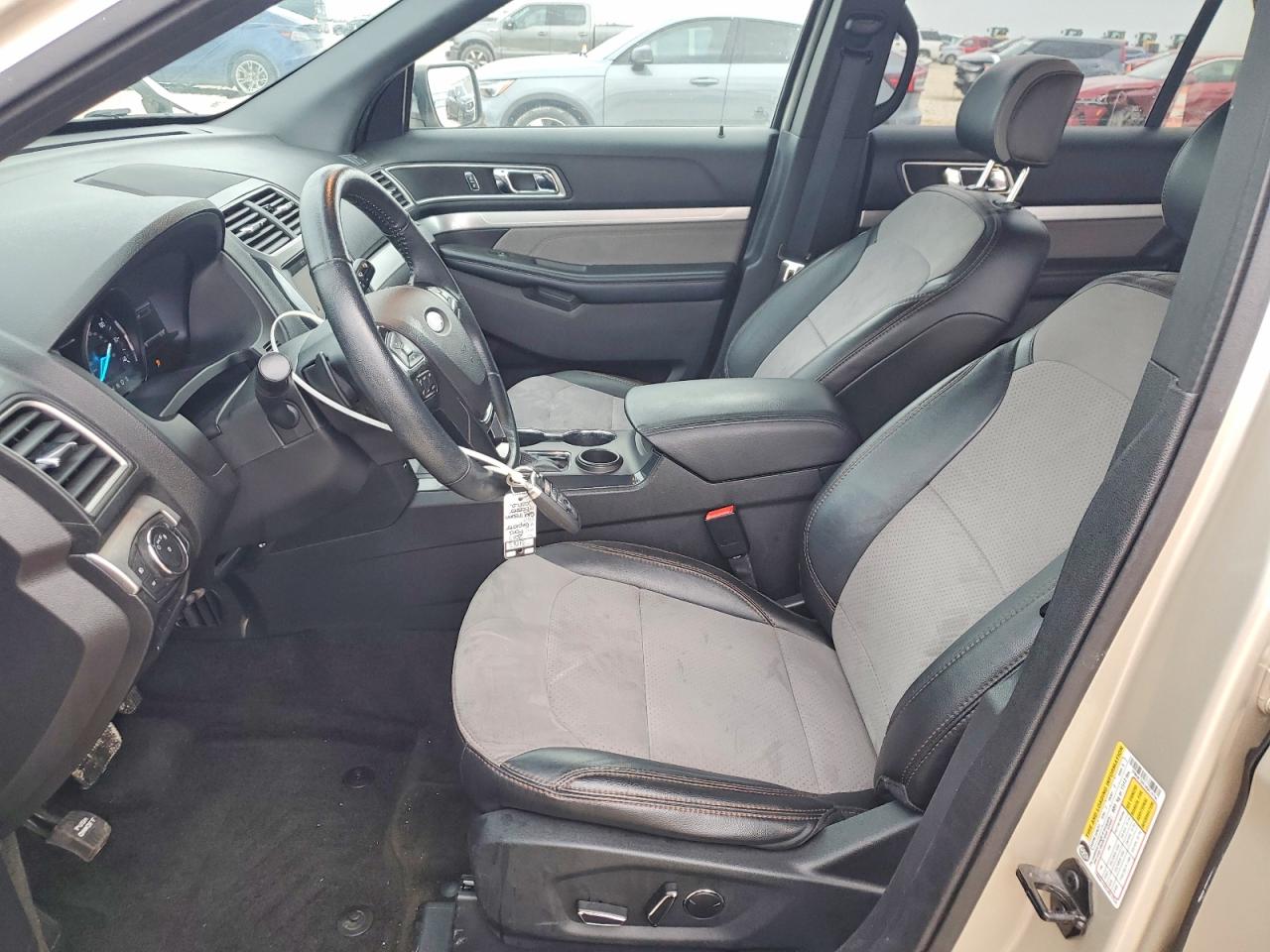 2017 FORD EXPLORER XLT photo 13
