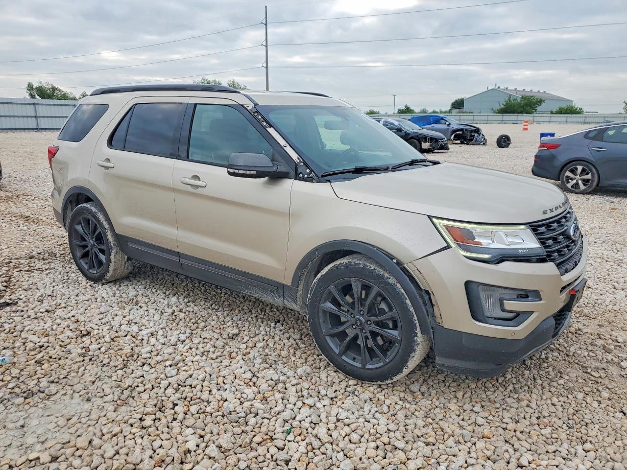2017 FORD EXPLORER XLT photo 7
