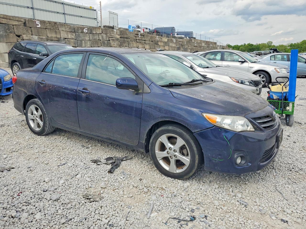 2013 TOYOTA COROLLA LE photo 7