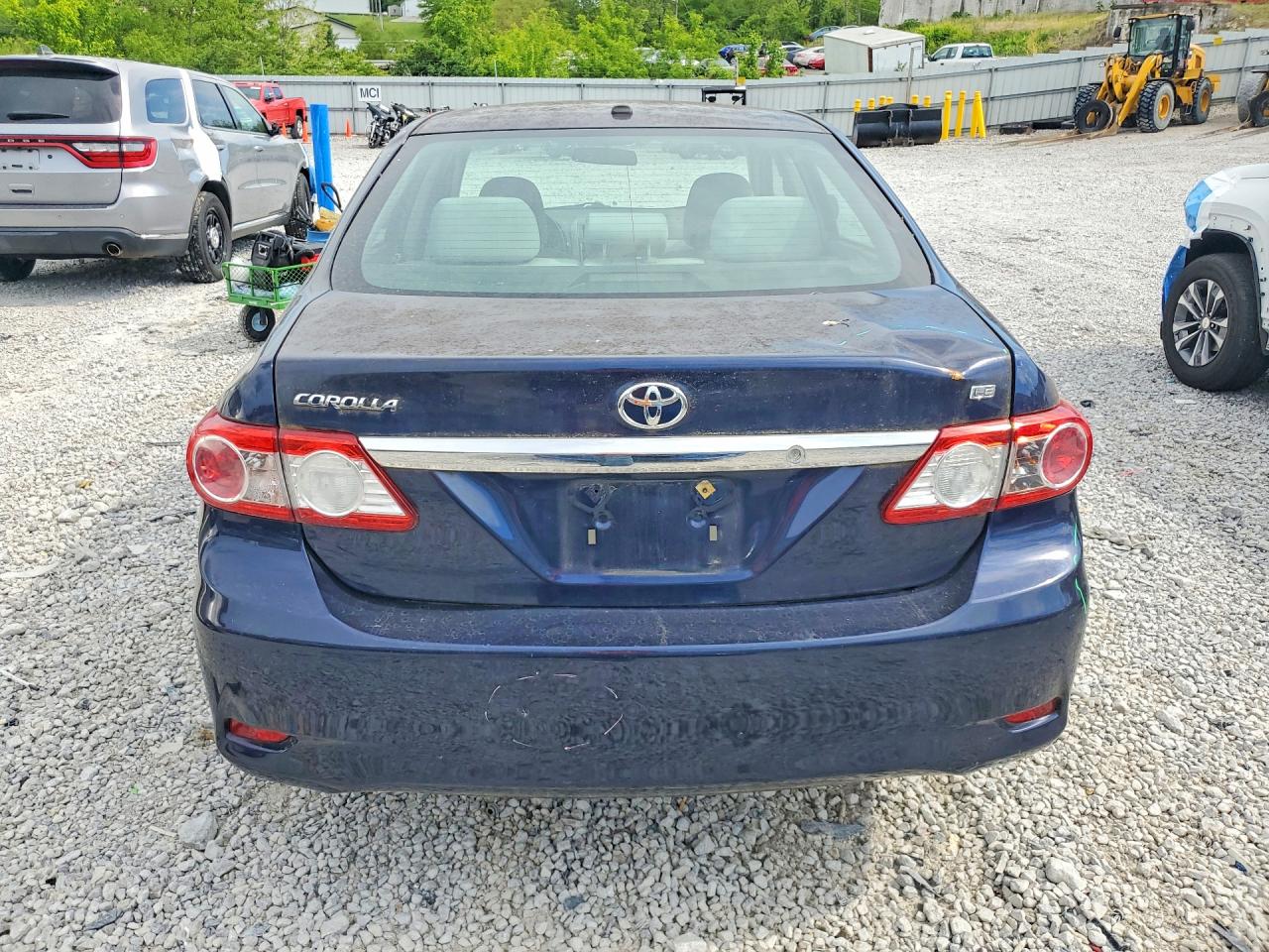 2013 TOYOTA COROLLA LE photo 11