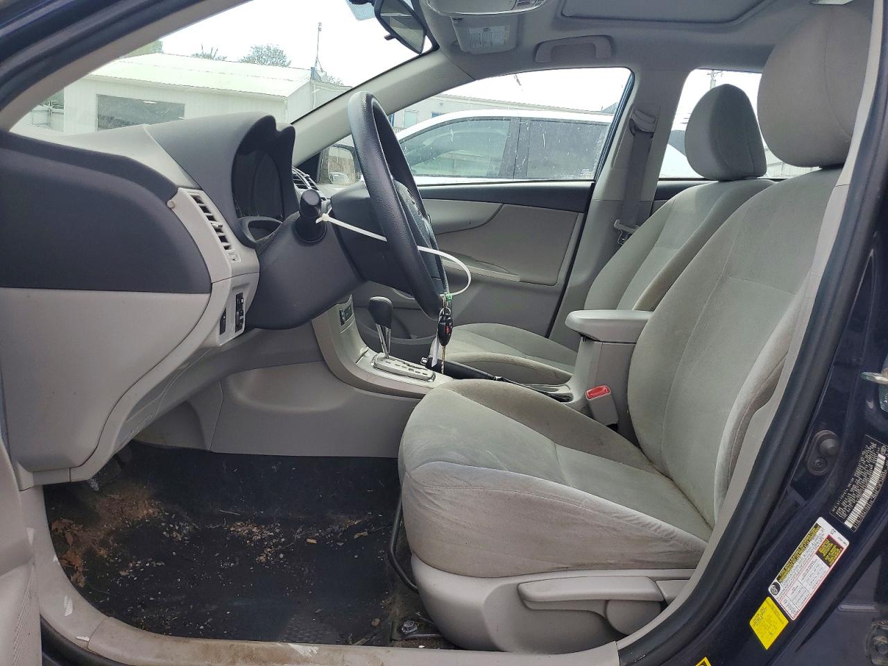 2013 TOYOTA COROLLA LE photo 13