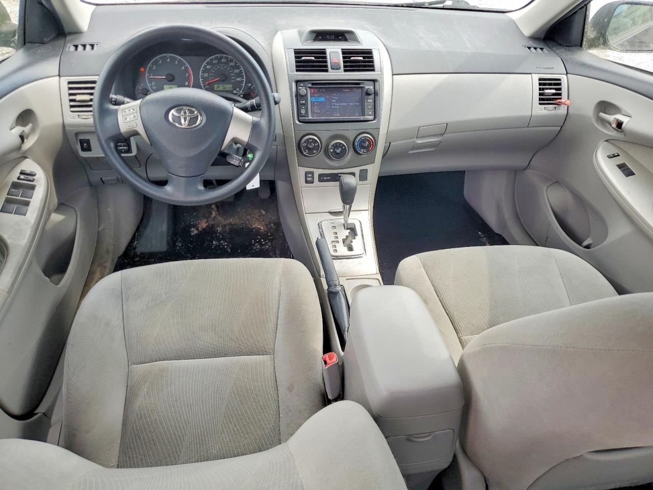 2013 TOYOTA COROLLA LE photo 15