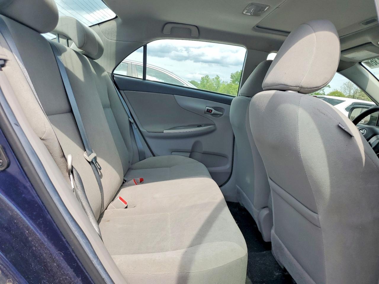 2013 TOYOTA COROLLA LE photo 19