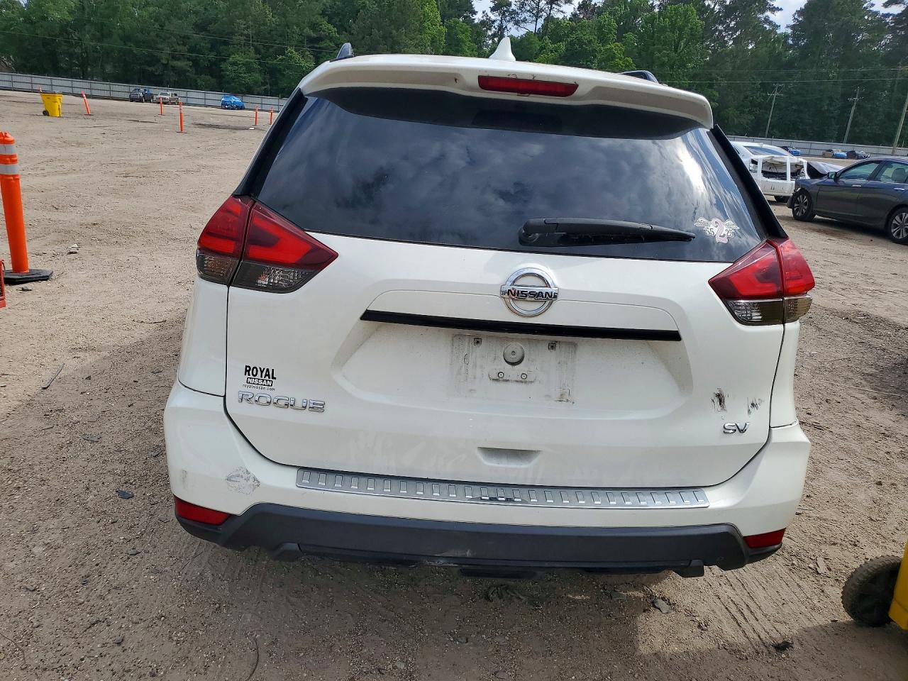 2017 NISSAN ROGUE SV photo 11
