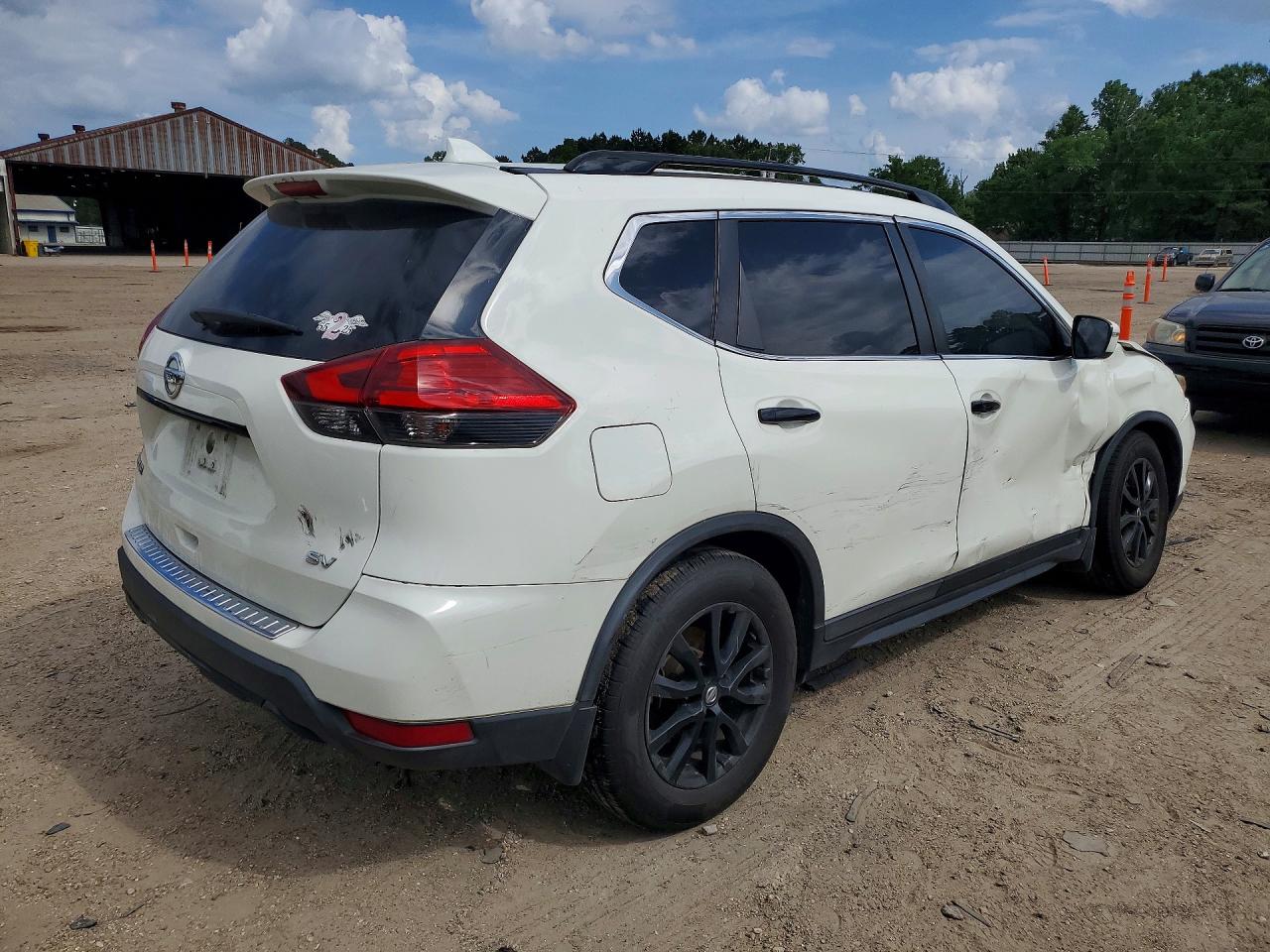 2017 NISSAN ROGUE SV photo 5