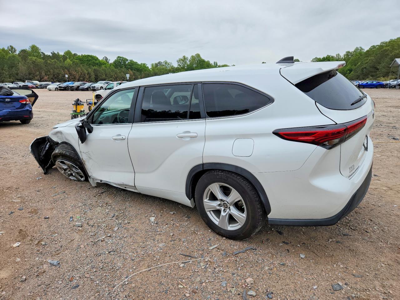 2023 TOYOTA HIGHLANDER HYBRID LE photo 3