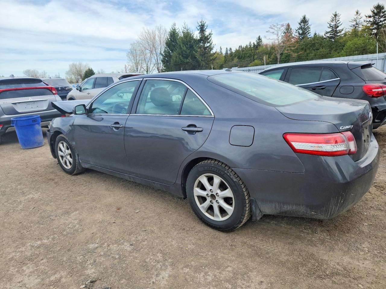 2011 TOYOTA CAMRY BASE photo 2