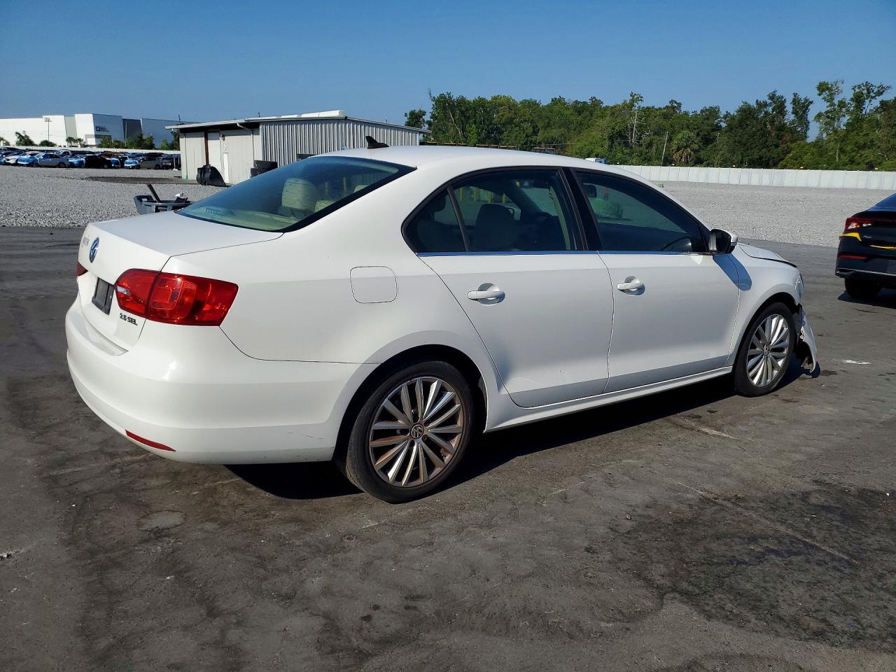 2011 VOLKSWAGEN JETTA SEL photo 3