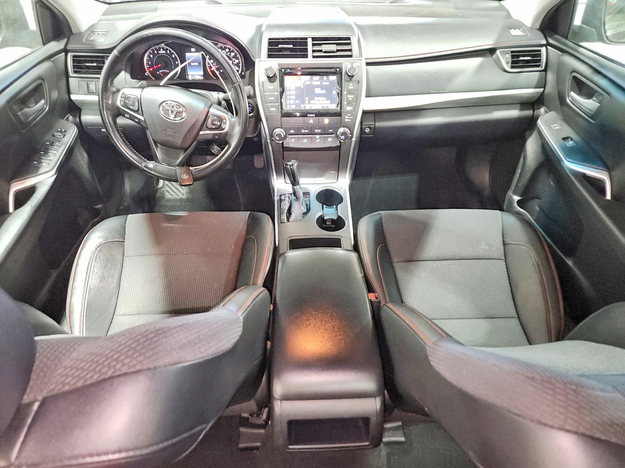 2016 TOYOTA CAMRY SE photo 15