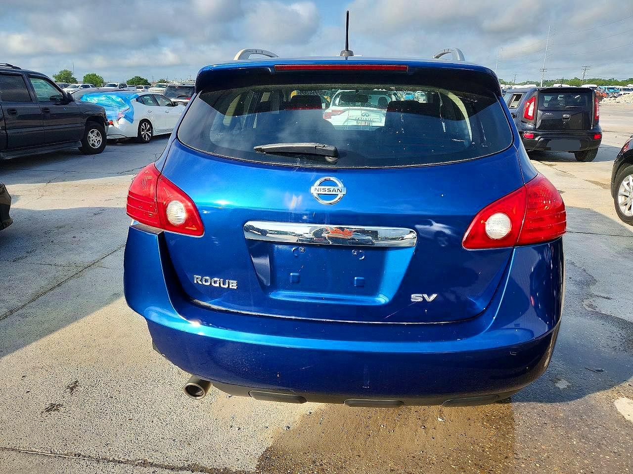 2011 NISSAN ROGUE S photo 6