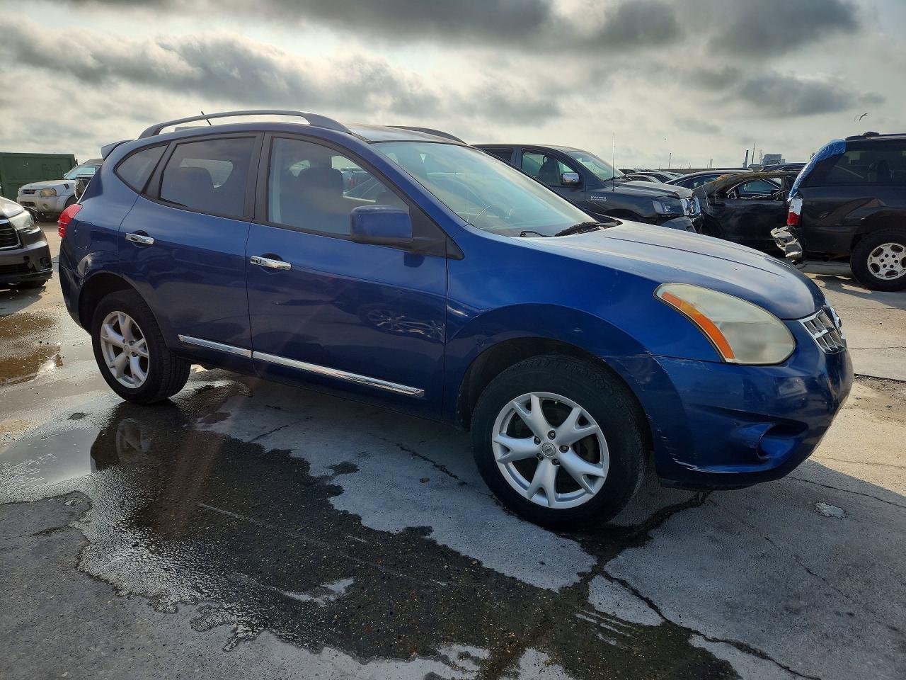 2011 NISSAN ROGUE S photo 4