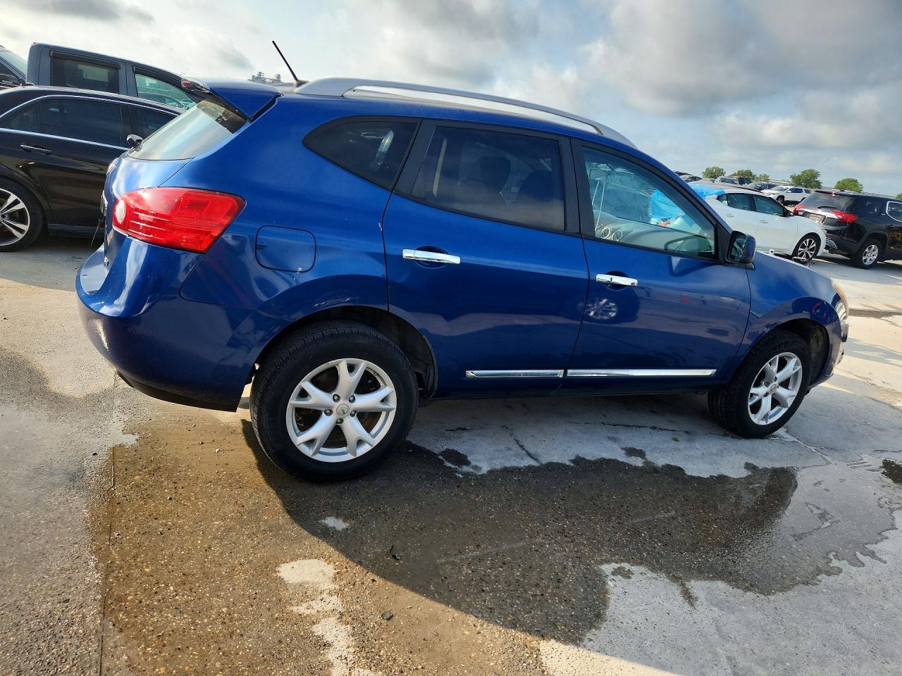 2011 NISSAN ROGUE S photo 3