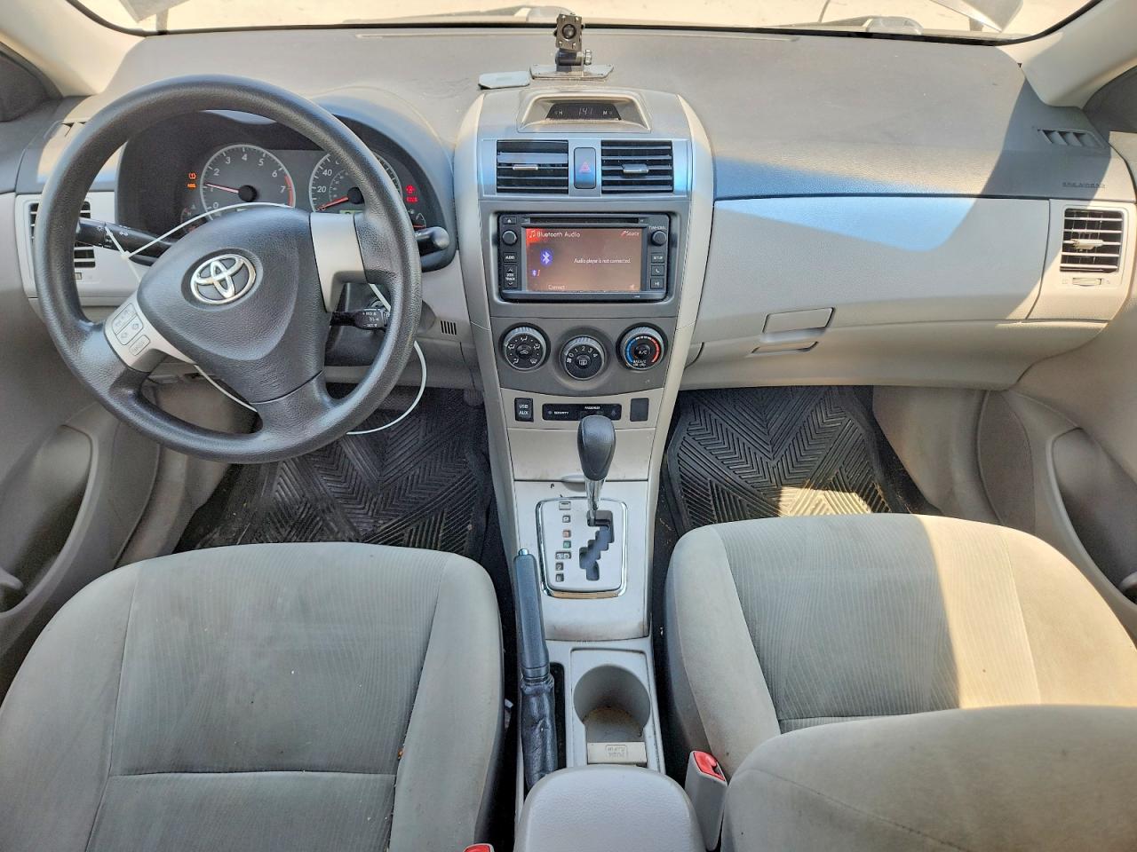 2013 TOYOTA COROLLA LE photo 22
