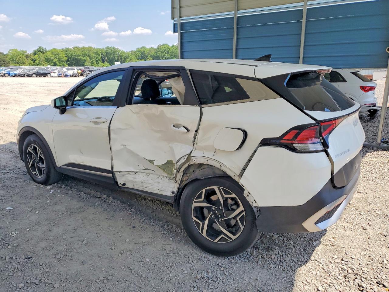 2023 KIA SPORTAGE LX photo 3