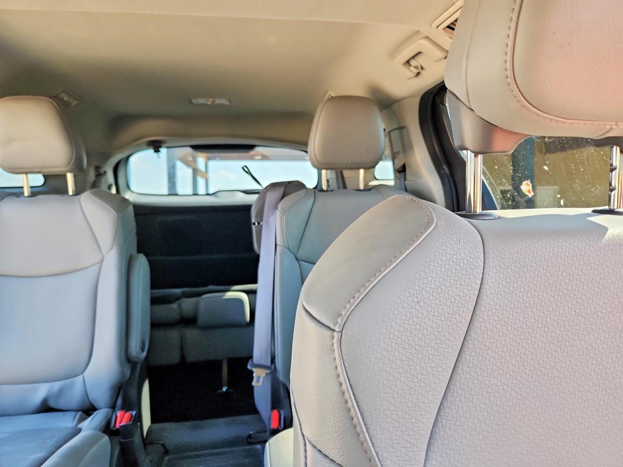 2022 TOYOTA SIENNA XLE photo 19