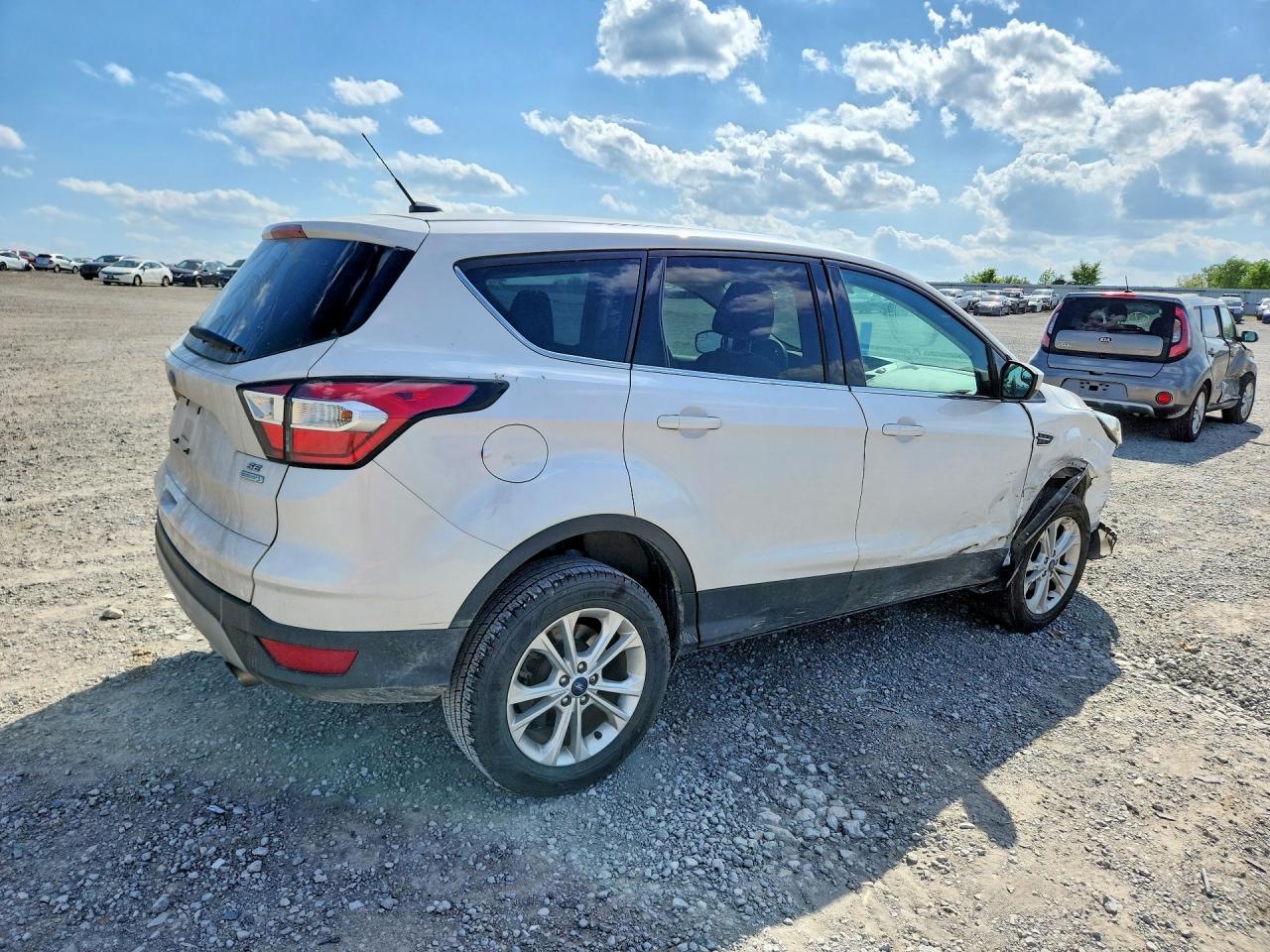 2017 FORD ESCAPE SE photo 5