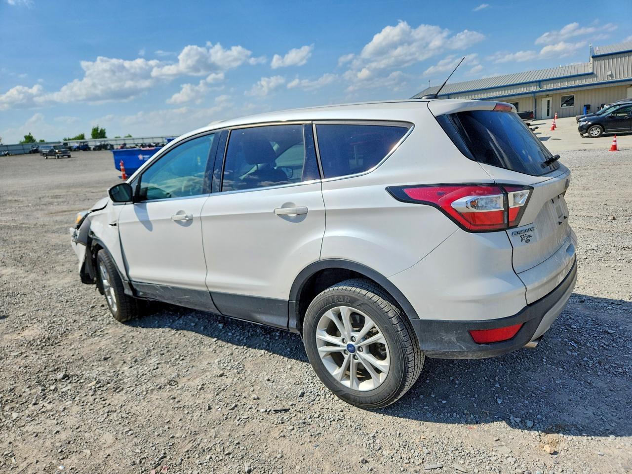 2017 FORD ESCAPE SE photo 3