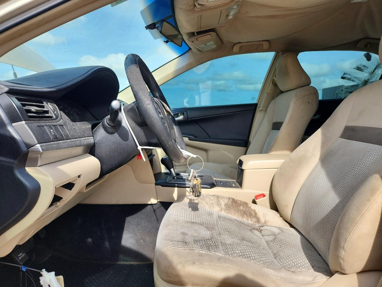2012 TOYOTA CAMRY LE photo 13