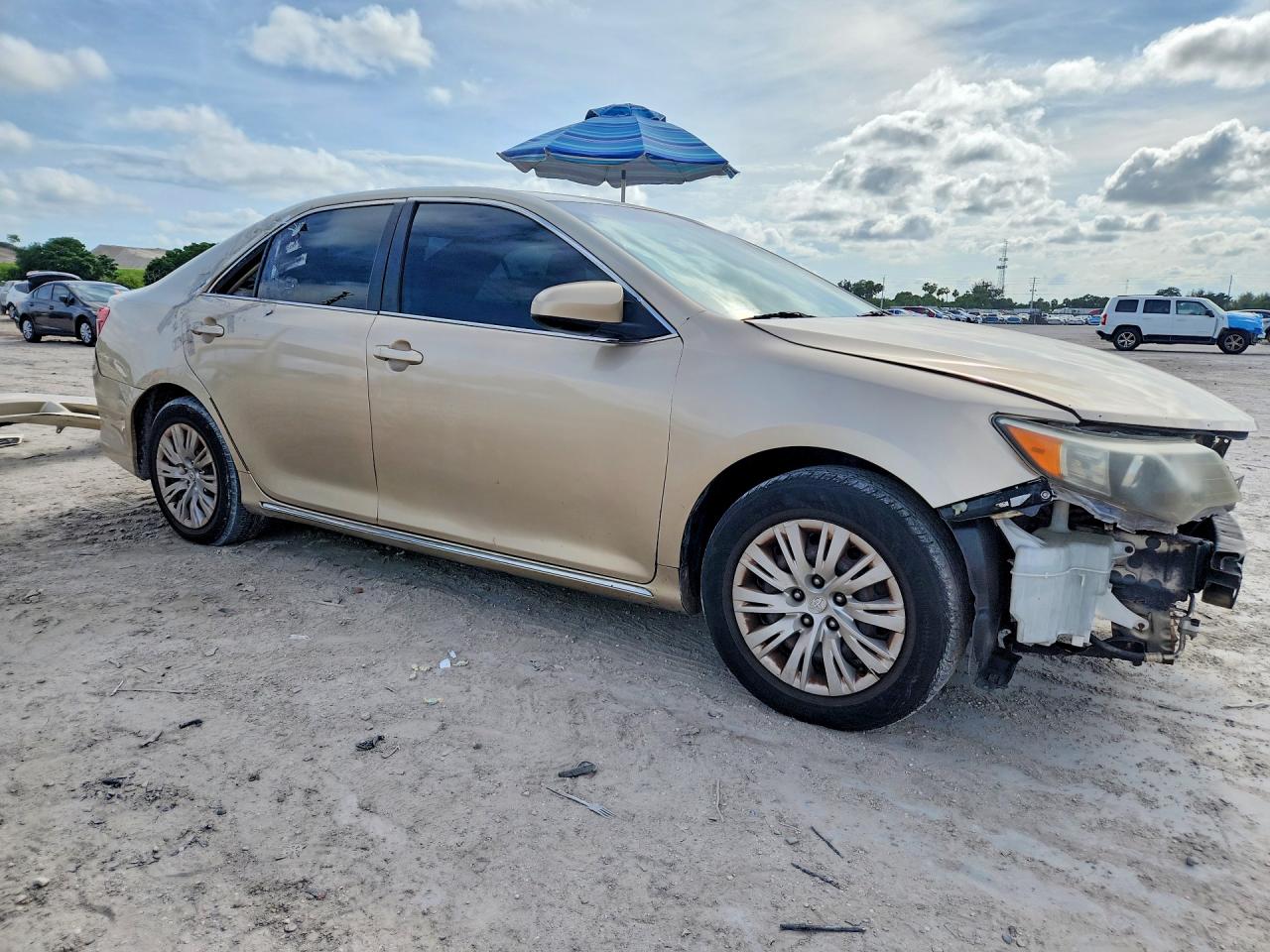 2012 TOYOTA CAMRY LE photo 7