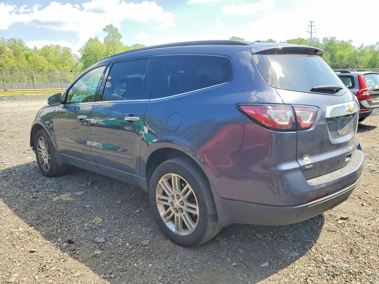 2014 CHEVROLET TRAVERSE LT photo 3