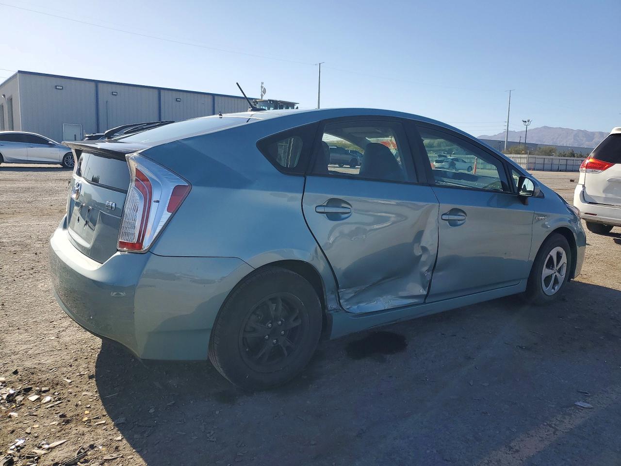 2013 TOYOTA PRIUS FOUR photo 5
