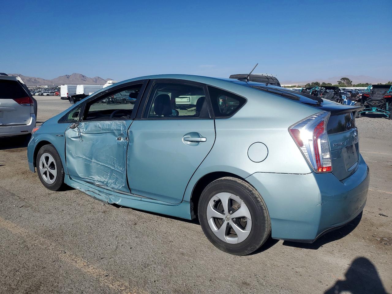 2013 TOYOTA PRIUS FOUR photo 3