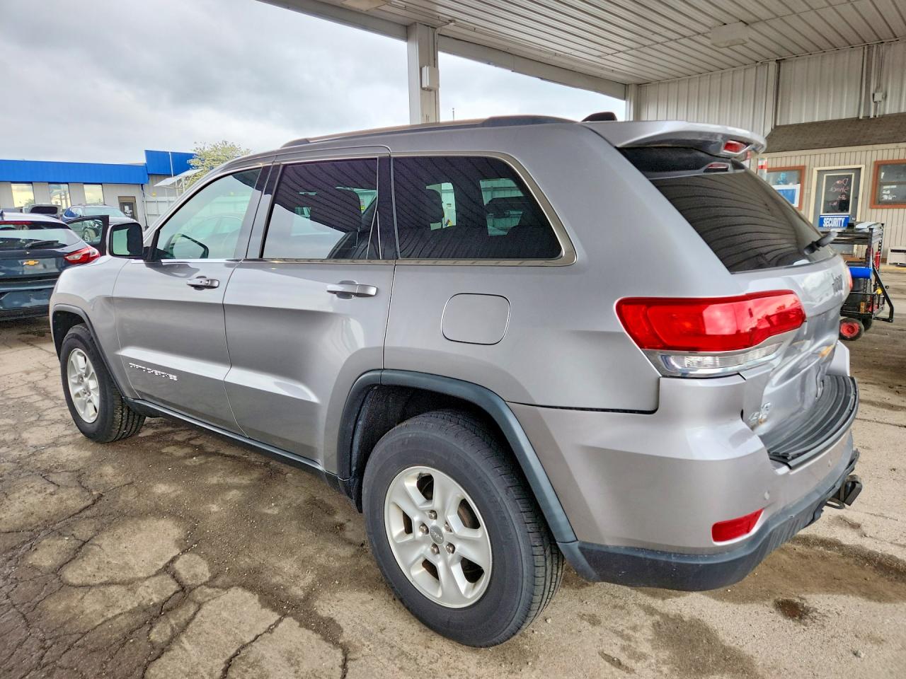 2016 JEEP GRAND CHEROKEE LAREDO photo 4