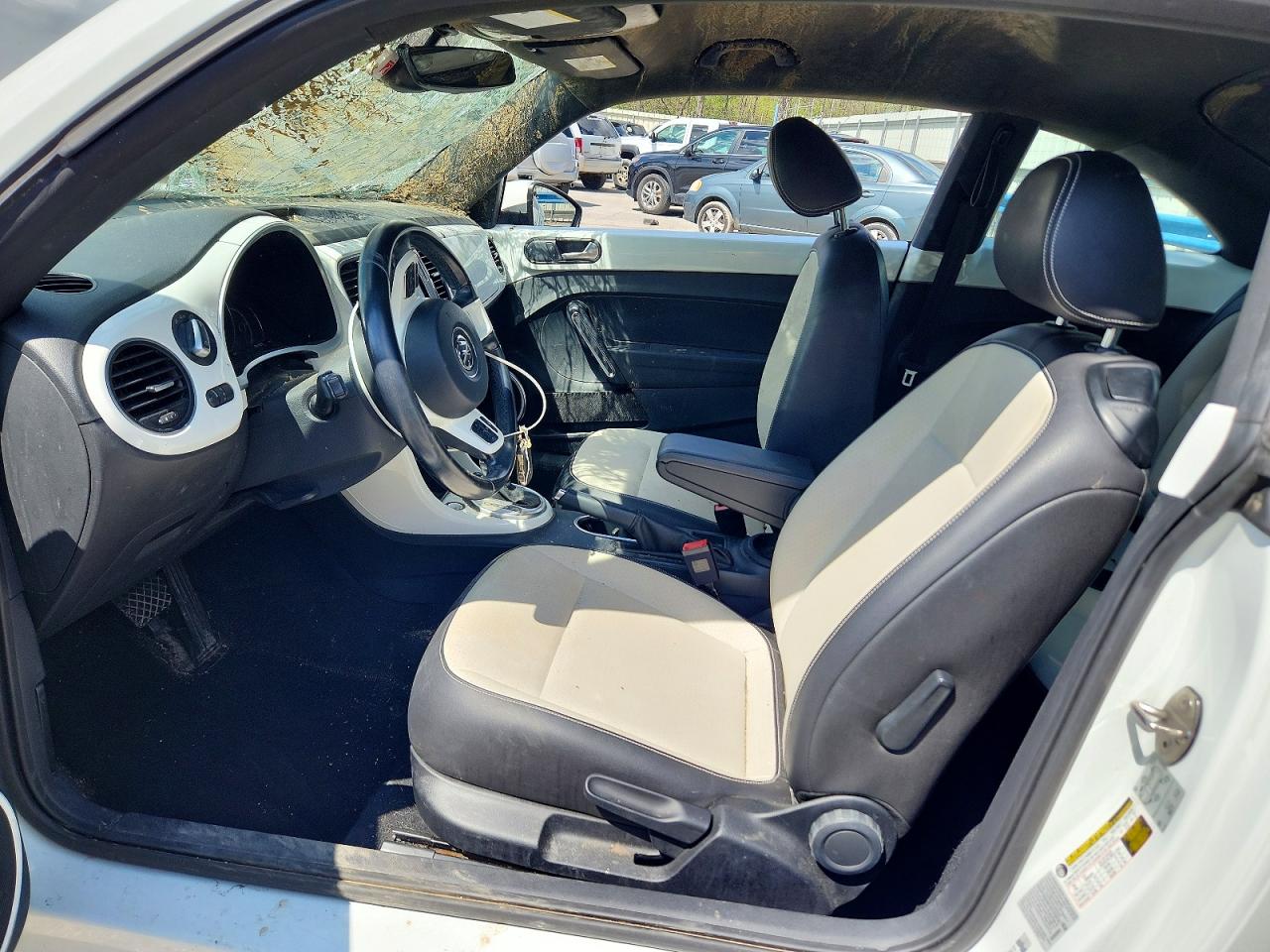 2017 VOLKSWAGEN BEETLE SE photo 7