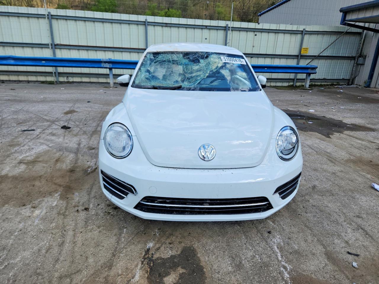 2017 VOLKSWAGEN BEETLE SE photo 5