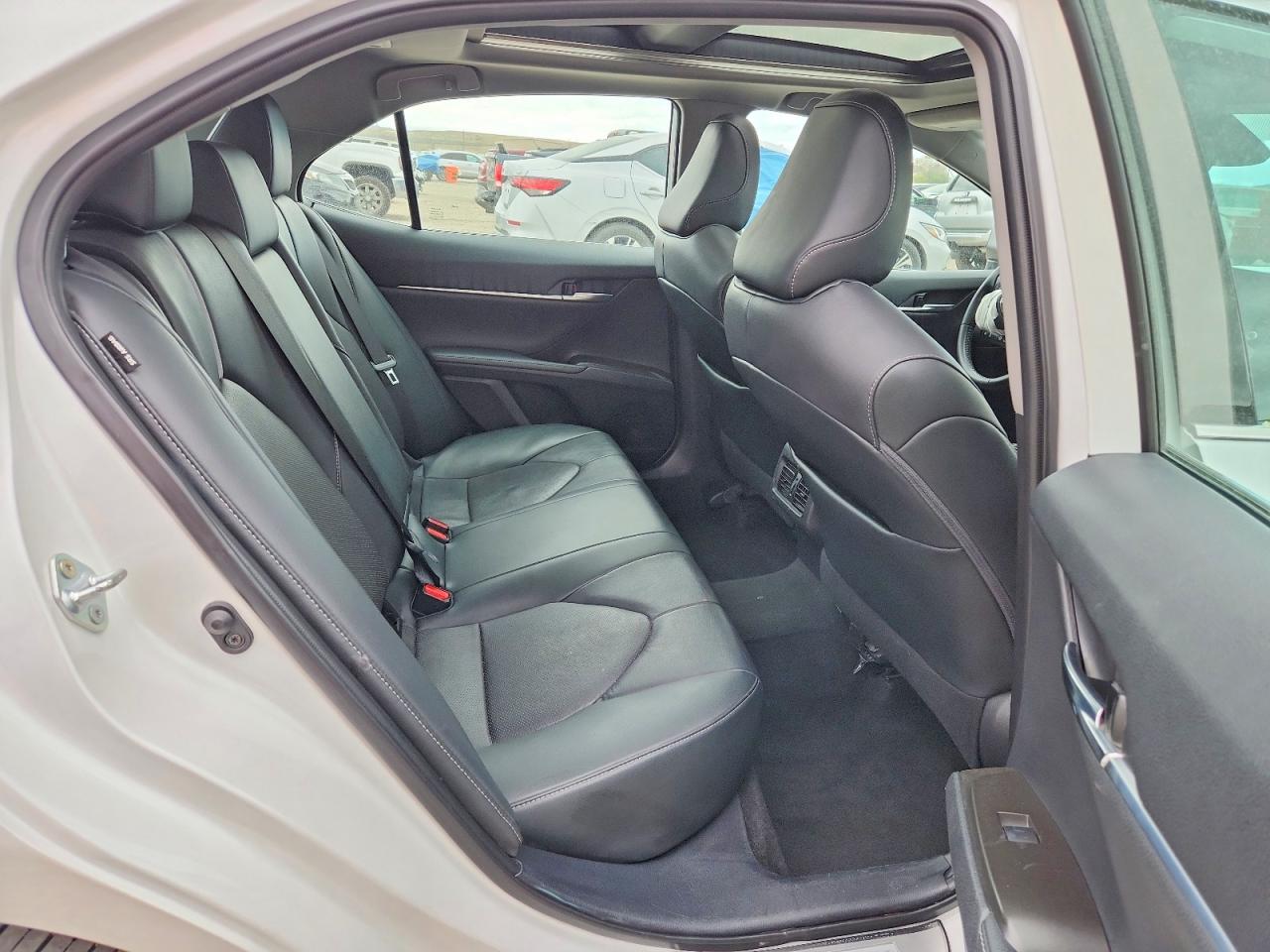 2021 TOYOTA CAMRY XSE photo 19