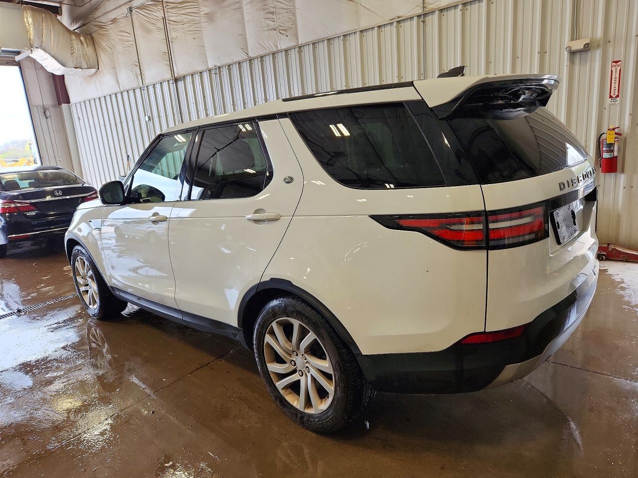 2017 LAND ROVER DISCOVERY HSE photo 3
