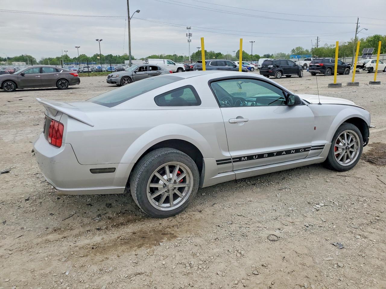 2005 FORD MUSTANG photo 5