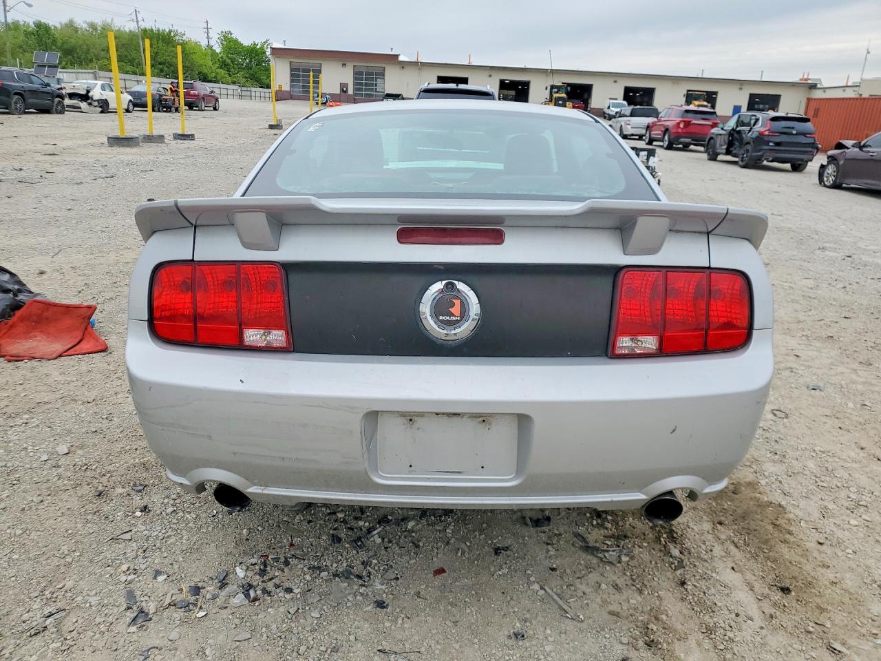 2005 FORD MUSTANG photo 11