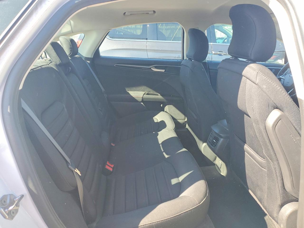 2016 FORD FUSION SE photo 19