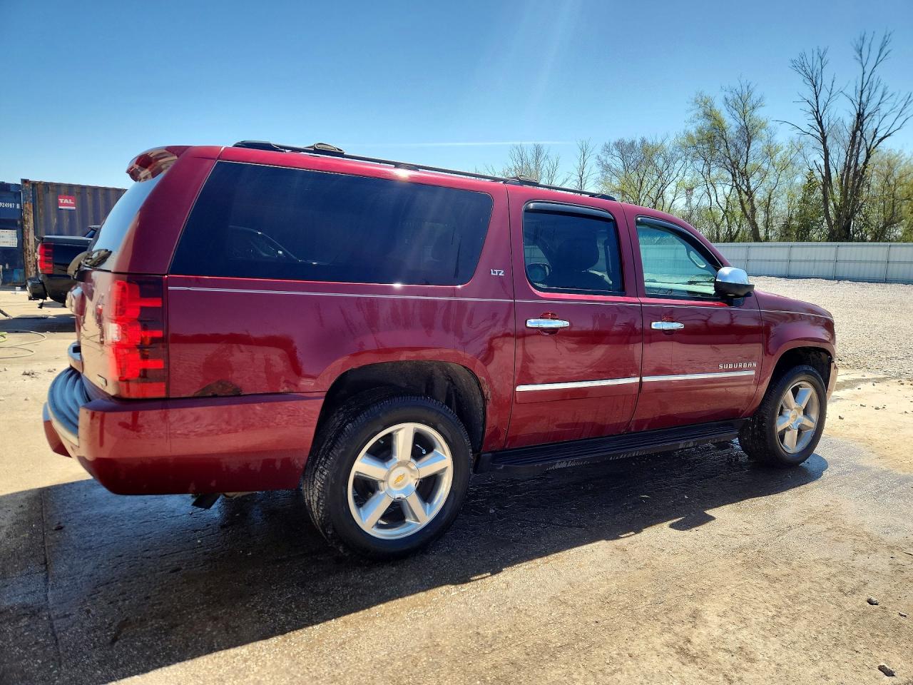 2010 CHEVROLET SUBURBAN K1500 LTZ photo 5