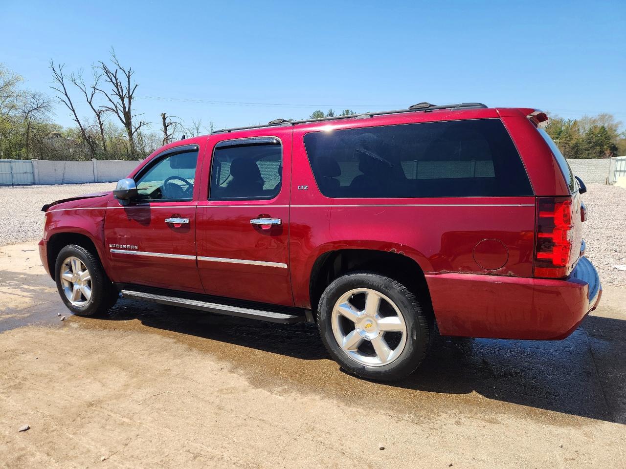 2010 CHEVROLET SUBURBAN K1500 LTZ photo 3