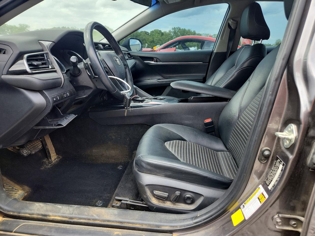 2020 TOYOTA CAMRY SE photo 13