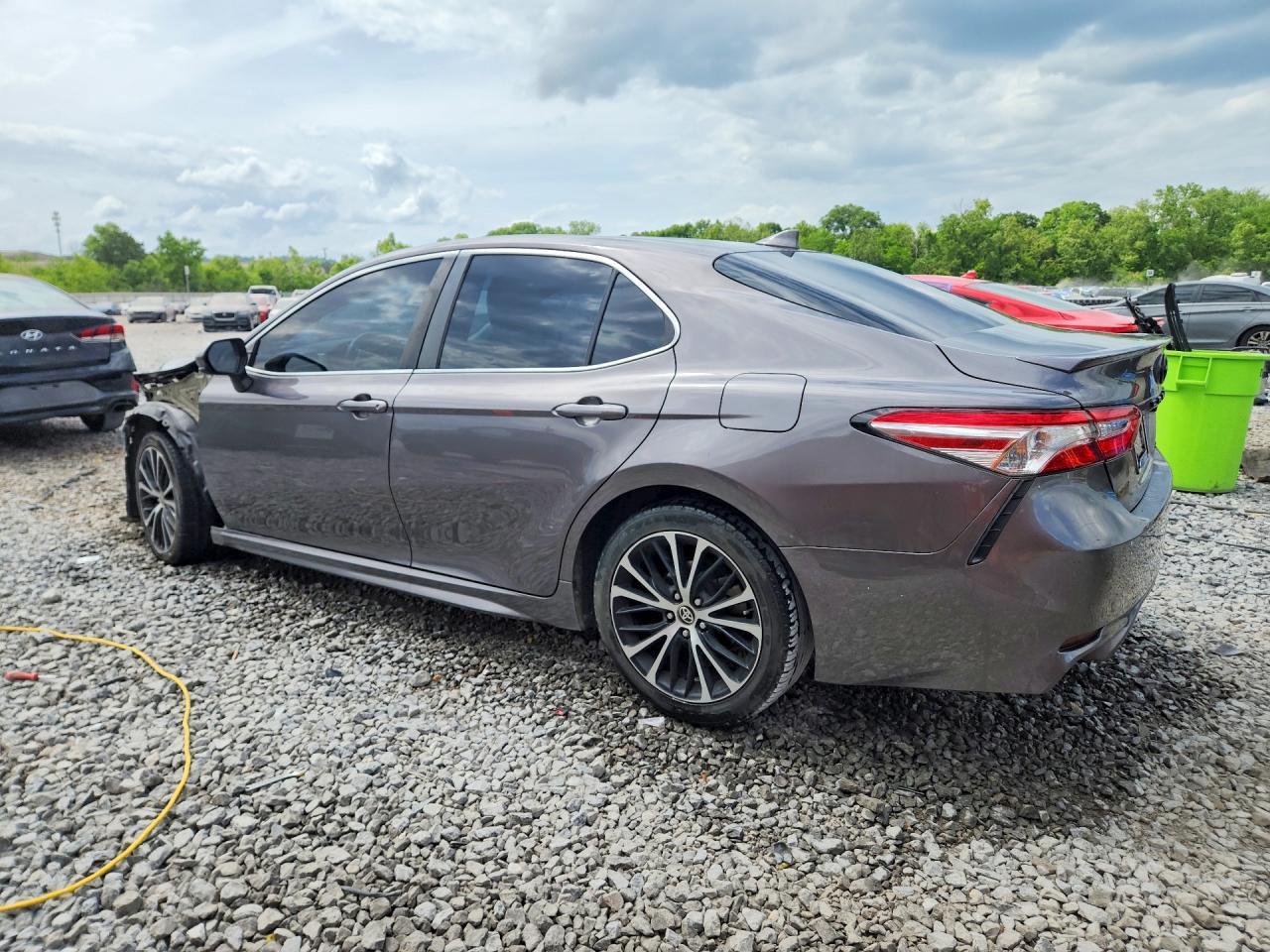 2020 TOYOTA CAMRY SE photo 3