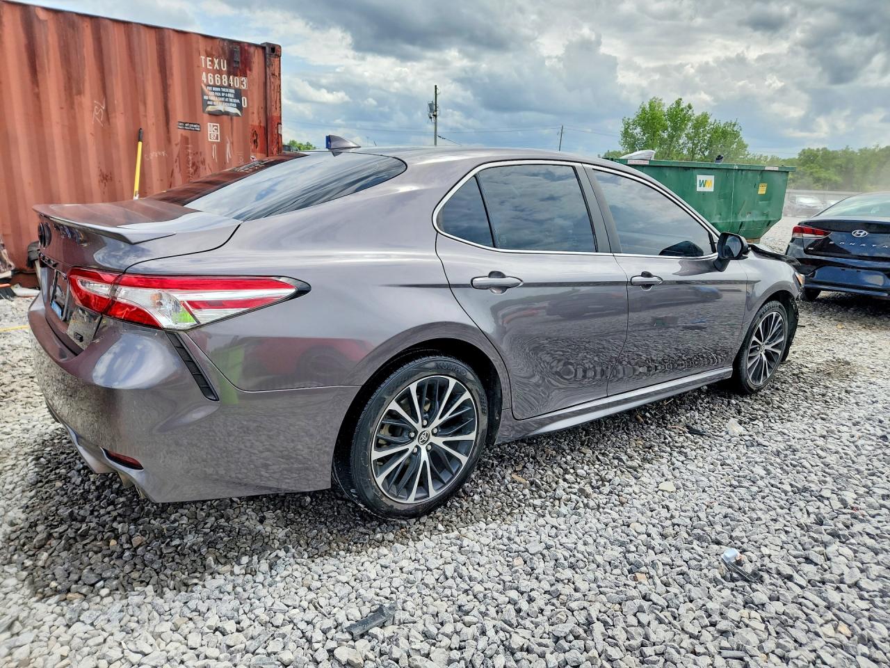 2020 TOYOTA CAMRY SE photo 5