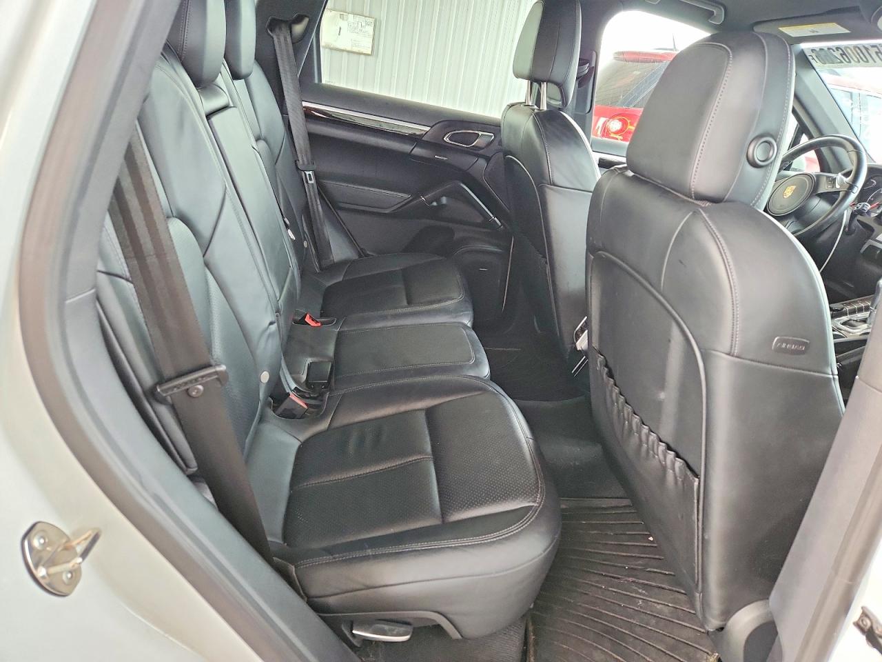 2013 PORSCHE CAYENNE photo 31