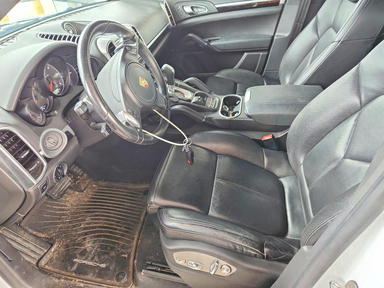 2013 PORSCHE CAYENNE photo 19