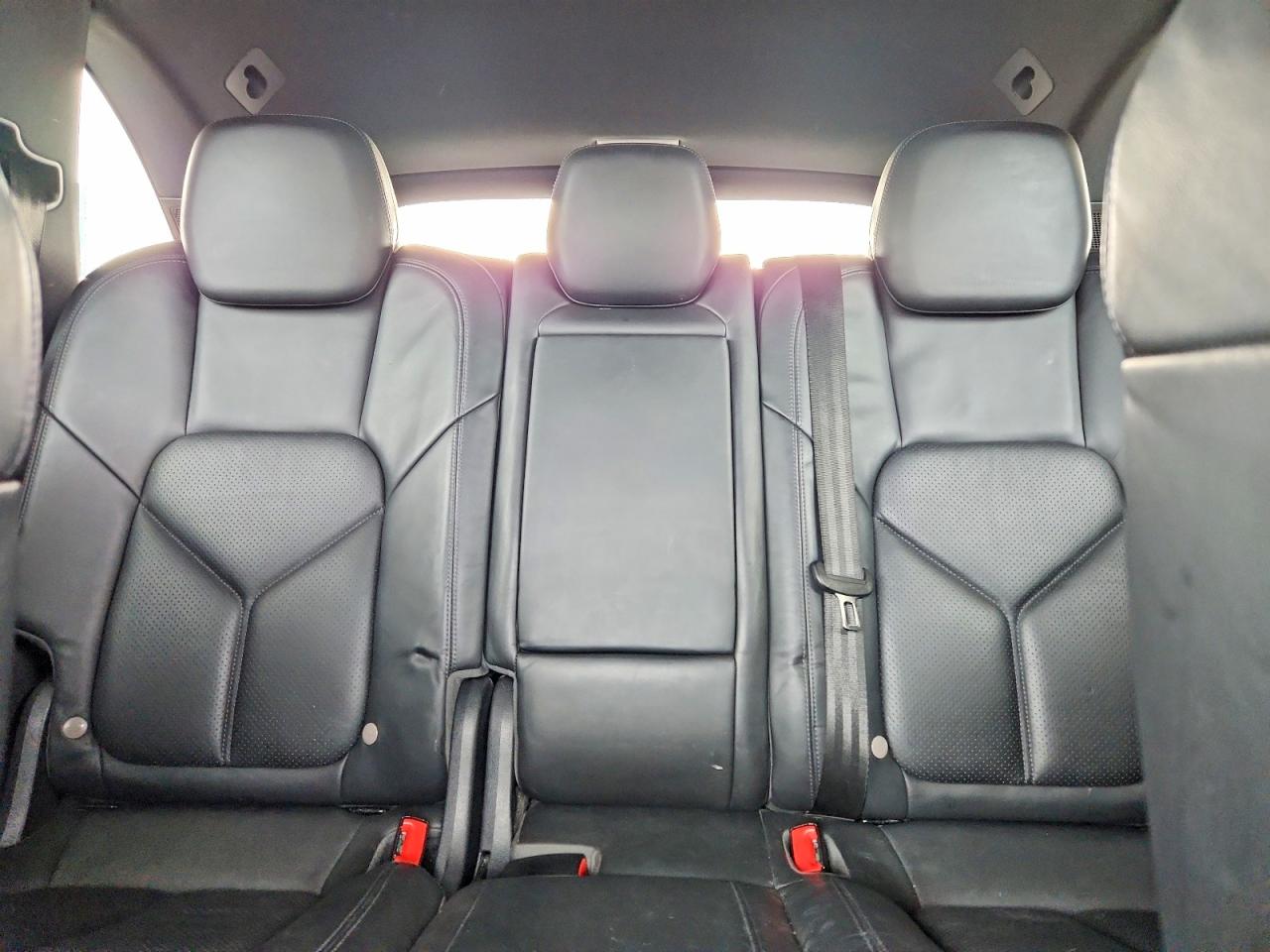 2013 PORSCHE CAYENNE photo 28