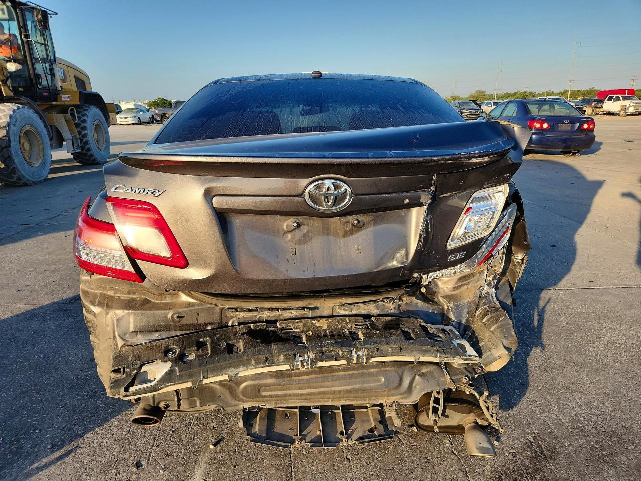 2010 TOYOTA CAMRY SE V6 photo 6