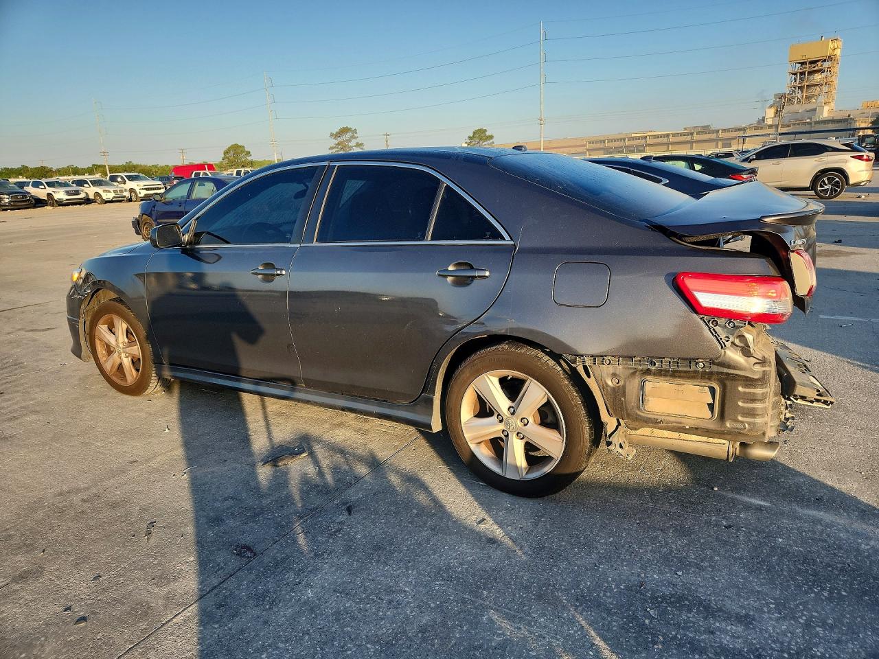 2010 TOYOTA CAMRY SE V6 photo 2