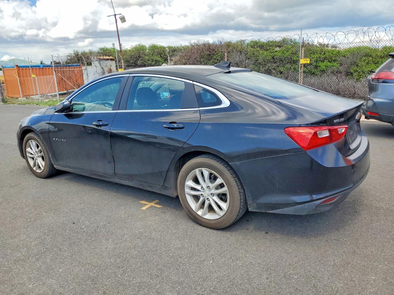 2018 CHEVROLET MALIBU LT photo 2