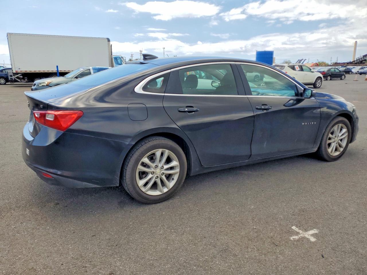 2018 CHEVROLET MALIBU LT photo 3