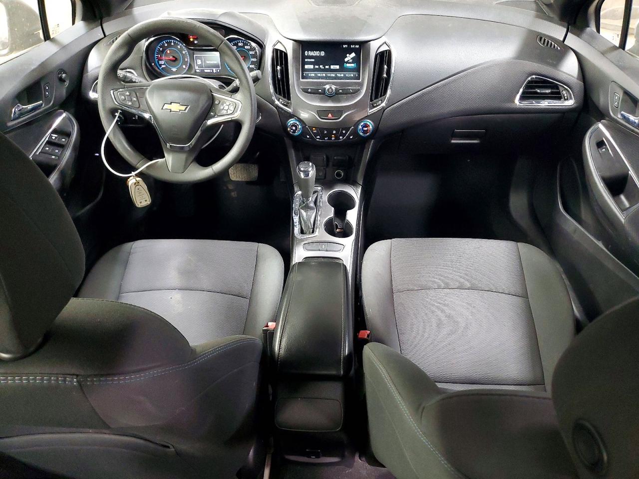 2017 CHEVROLET CRUZE LT photo 8